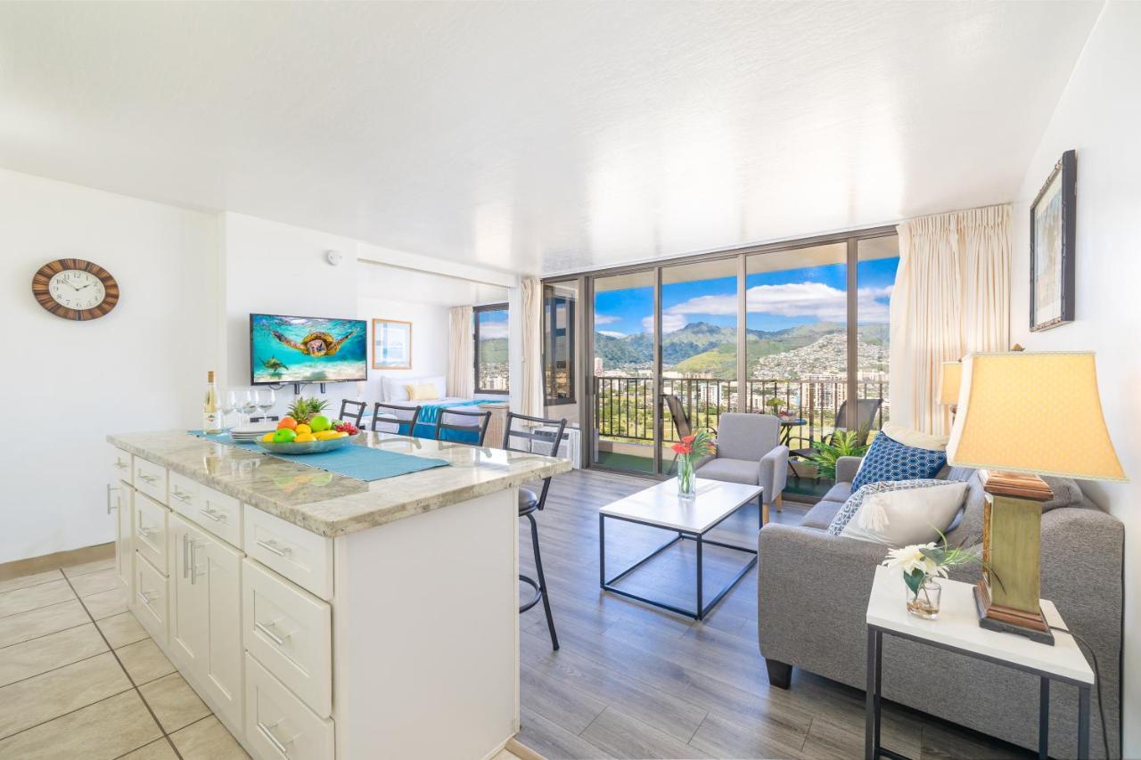 Waikiki Escapade Mountain Views Condo, Steps To Beach With Parking Perk Honolulu Kültér fotó