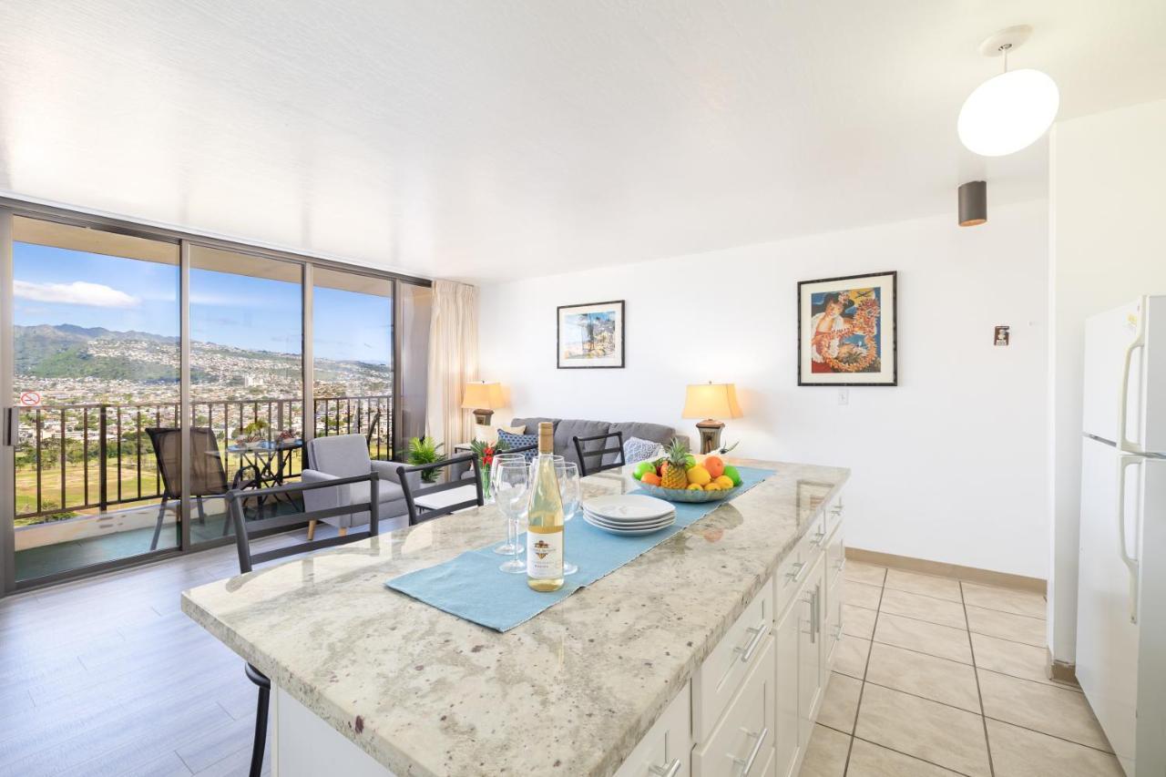 Waikiki Escapade Mountain Views Condo, Steps To Beach With Parking Perk Honolulu Kültér fotó